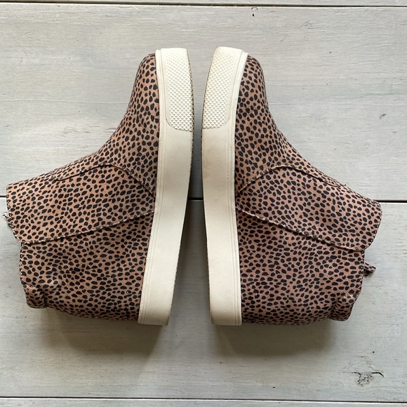 Universal Threads Animal Print Booties - Picture 3 of 8